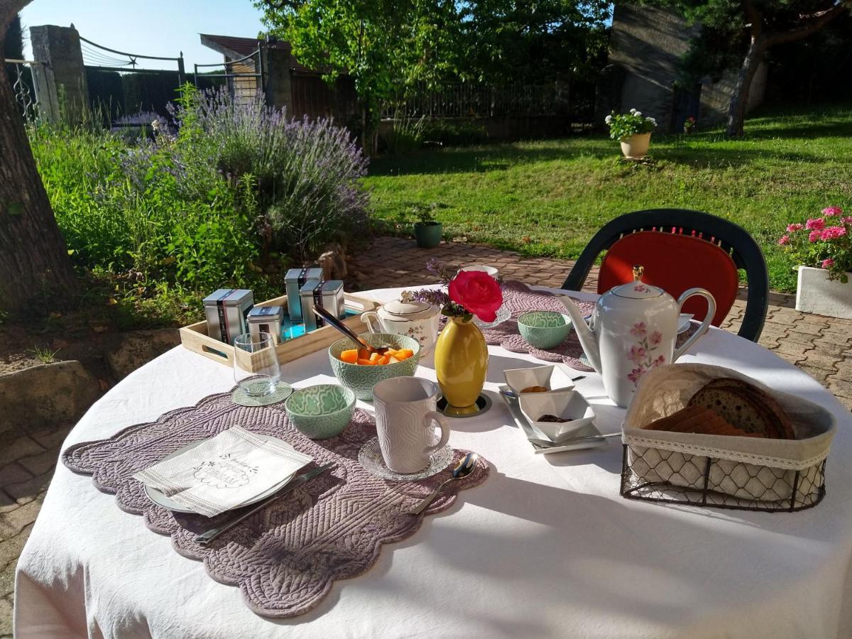 Les Bessonnes Bed and Breakfast Saint-Georges-Haute-Ville Buitenkant foto
