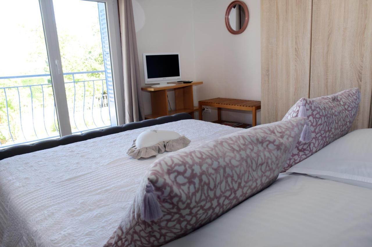 Les Bessonnes Bed and Breakfast Saint-Georges-Haute-Ville Buitenkant foto